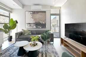 Freya - Stunning 2 bed with City & Table Mountain Views !